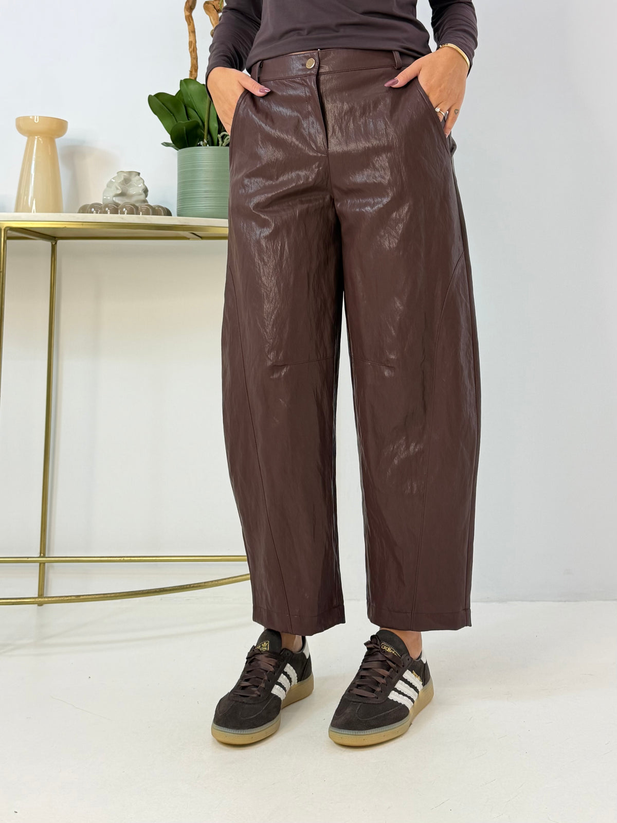 PANTALONE KUPRA IN ECOPELLE BORDEAUX