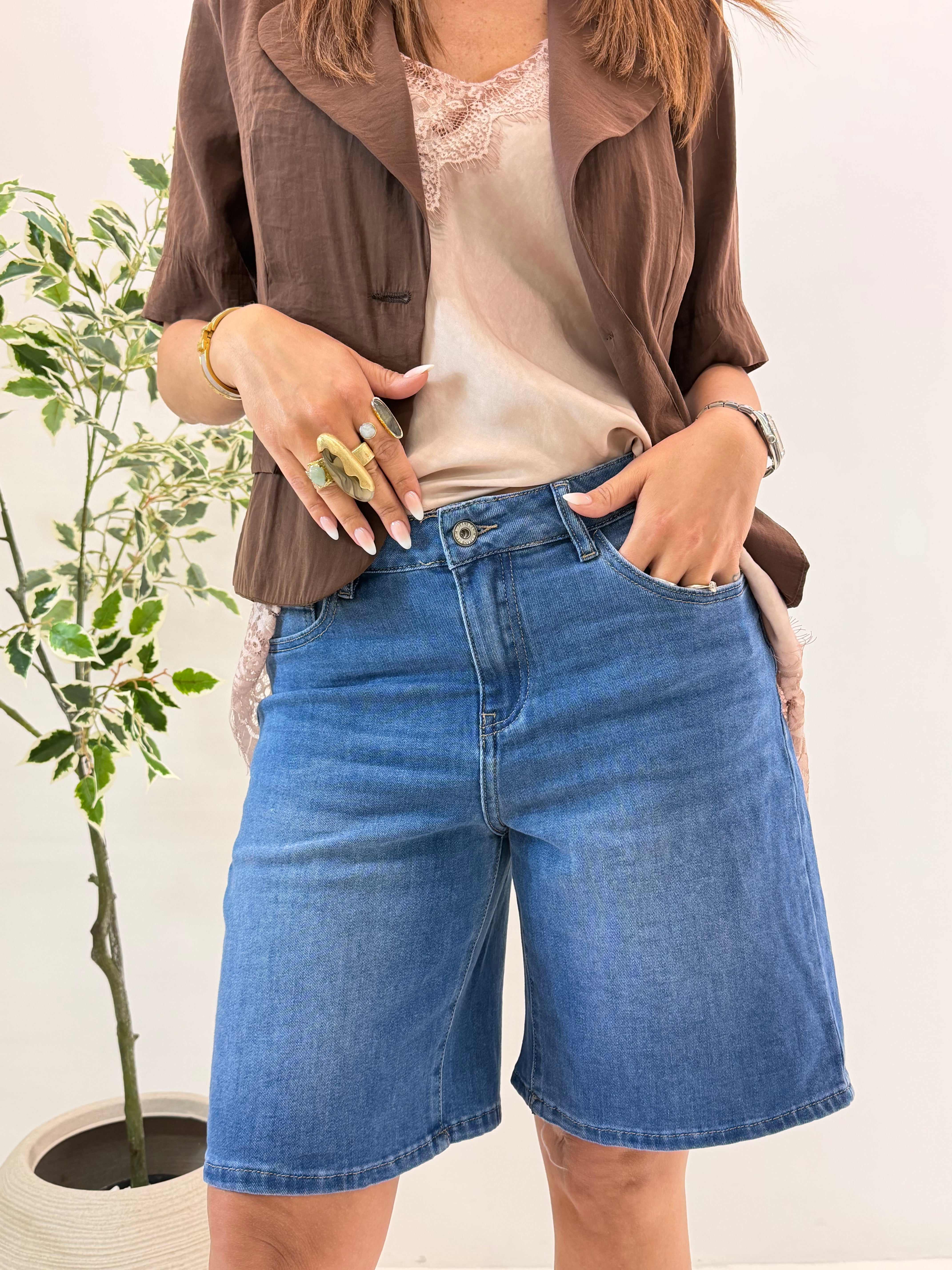 BERMUDA AMIRA IN DENIM