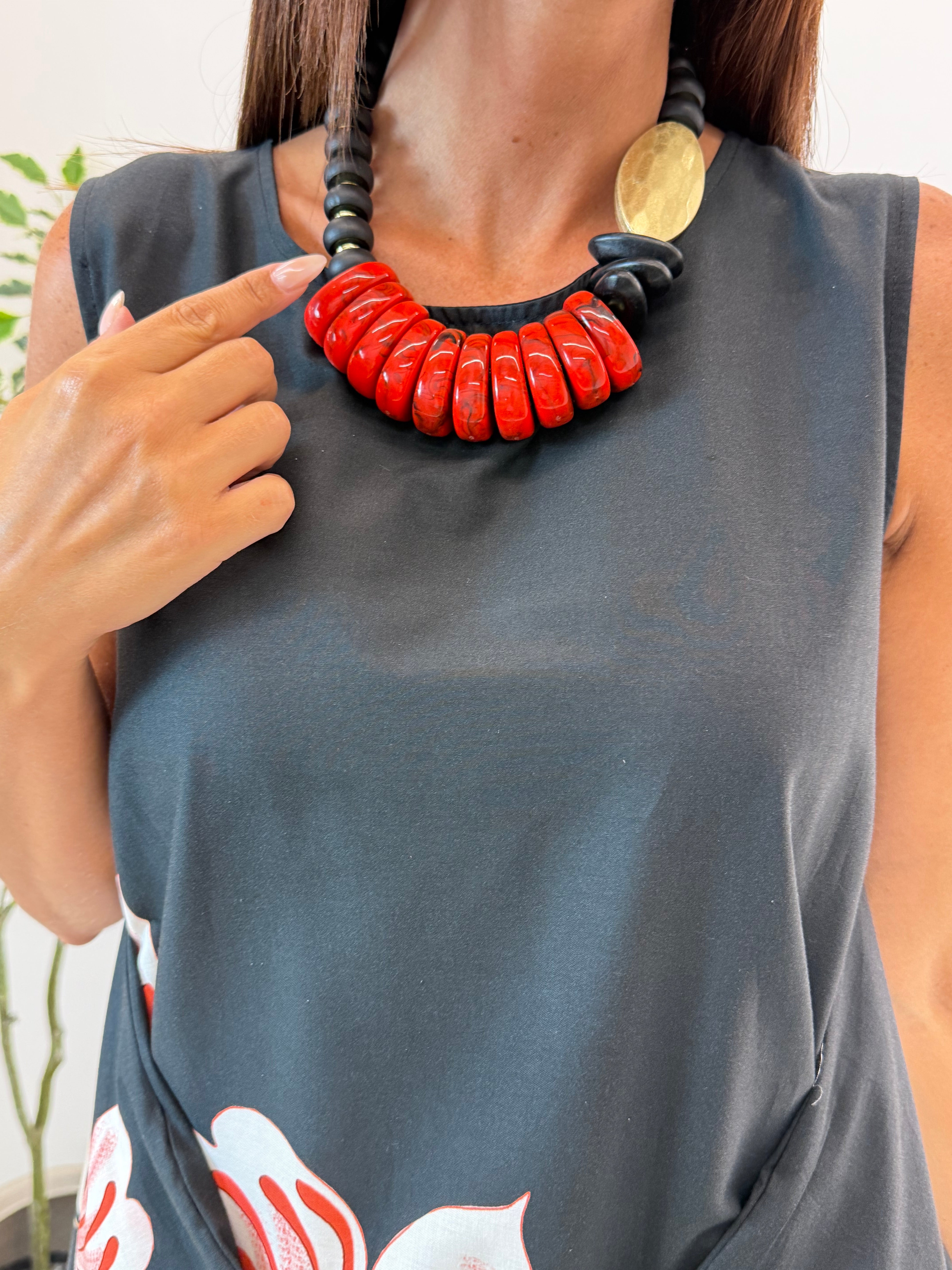 COLLANA NORA CORTA NERO/ROSSO