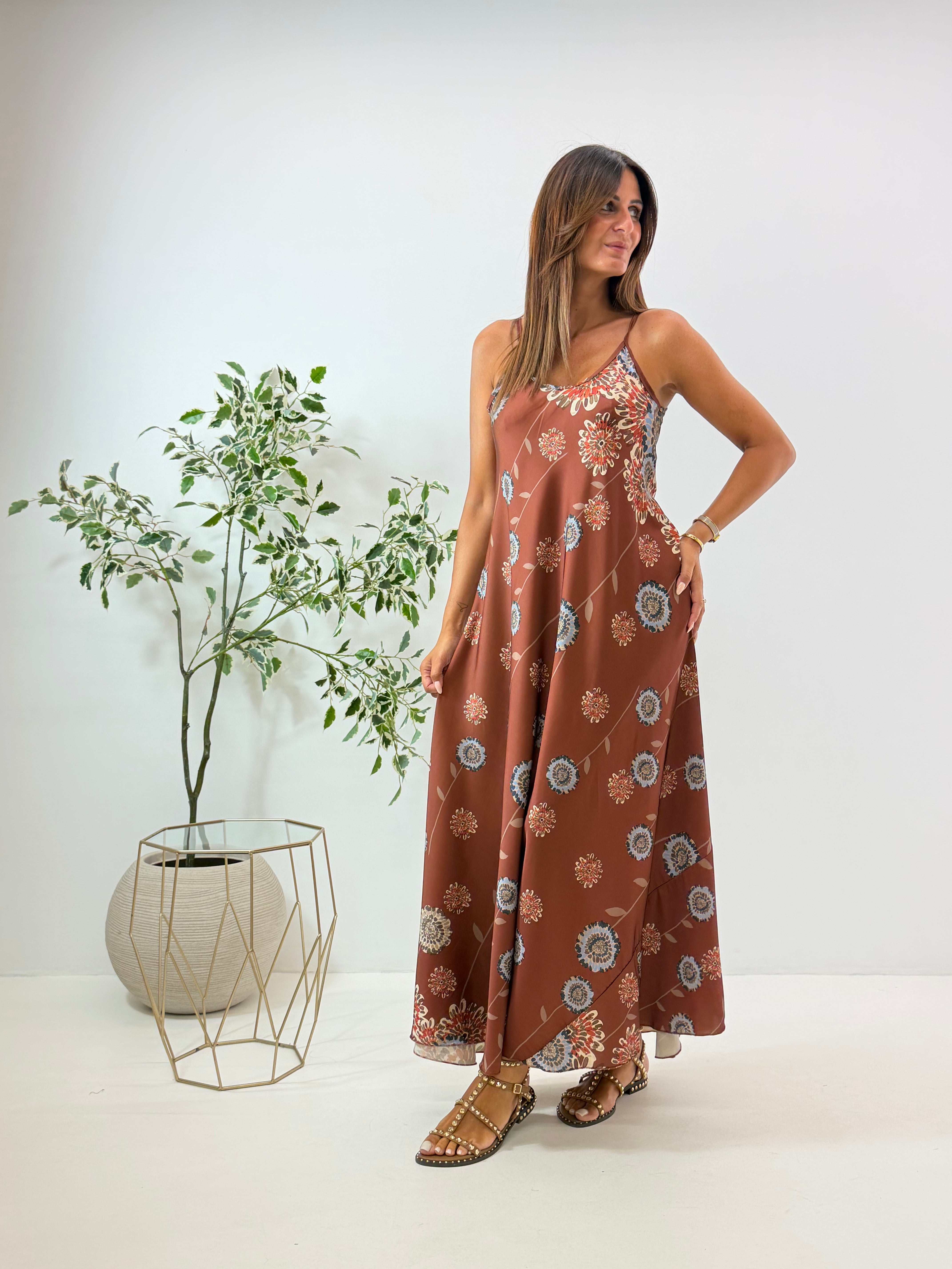 ABITO IN SATIN FANTASIA MARRONE